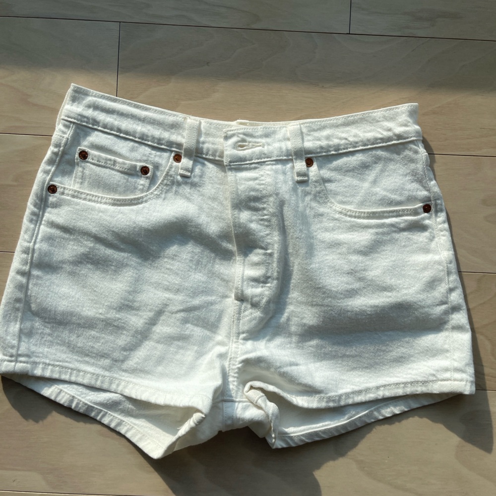 🤍Levi's White Jean Shorts